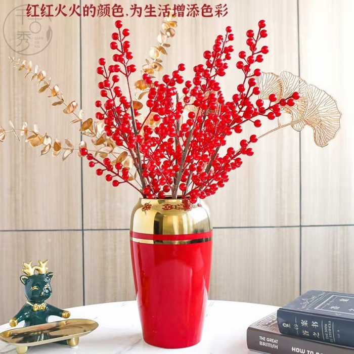 陶瓷花瓶新年装饰简约搭配冬青果